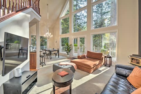 Fox Paws Luxury Cabin - Hot Tub, Fire Pit & Pines!