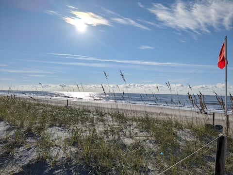 Successful Airbnb property: Renovated 1BR/1BA Beach Condo w/Ocean View in EI! in Emerald Isle