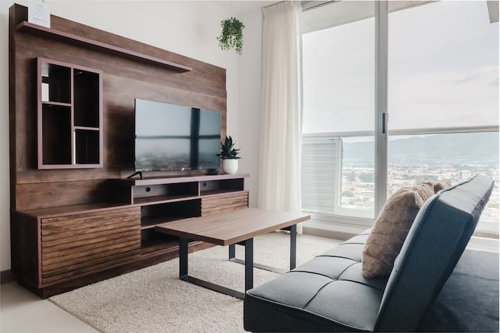 Elegant Urban Escape - Sabanilla