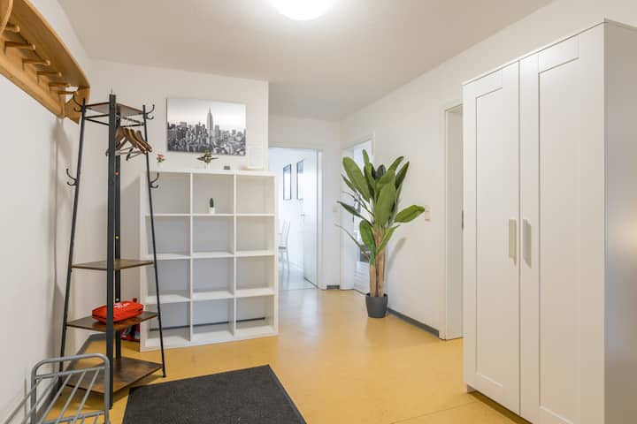 Basic But Comfortable, Big Flat- Fairs, Best Value - デュイスブルク