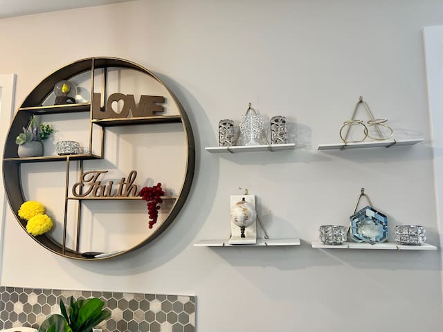 Entire House with 5 bedrooms and 8 beds