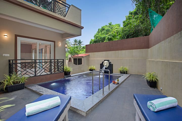 Villa de North Near Candolim beach 6 BR  Pvt Pool