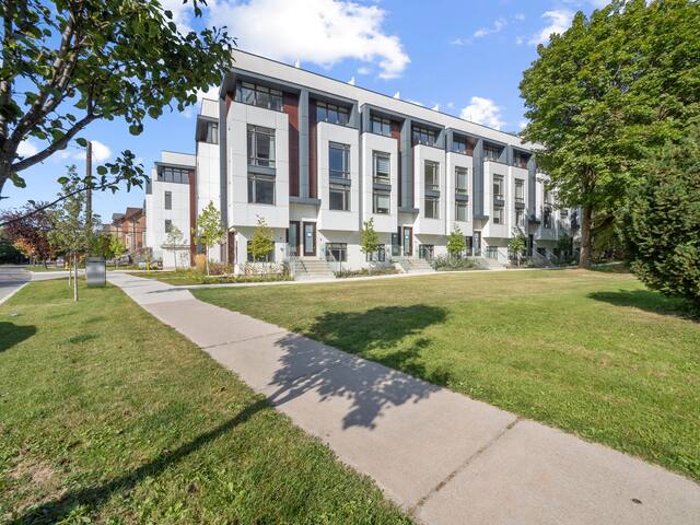 Incomparable Luxury Townhouse in Toronto(Yonge)