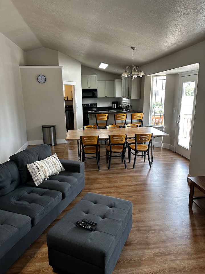 Spacious 3 Br W/ King Bed + Mountain View - プロボ, UT