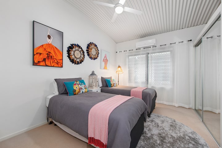 You've got options!
This bedroom can be made up as 4 x singles or 2 x kings or a mix of both.
There's windows to capture the breezes or if you prefer, there's air conditioning and/or the ceiling fan.