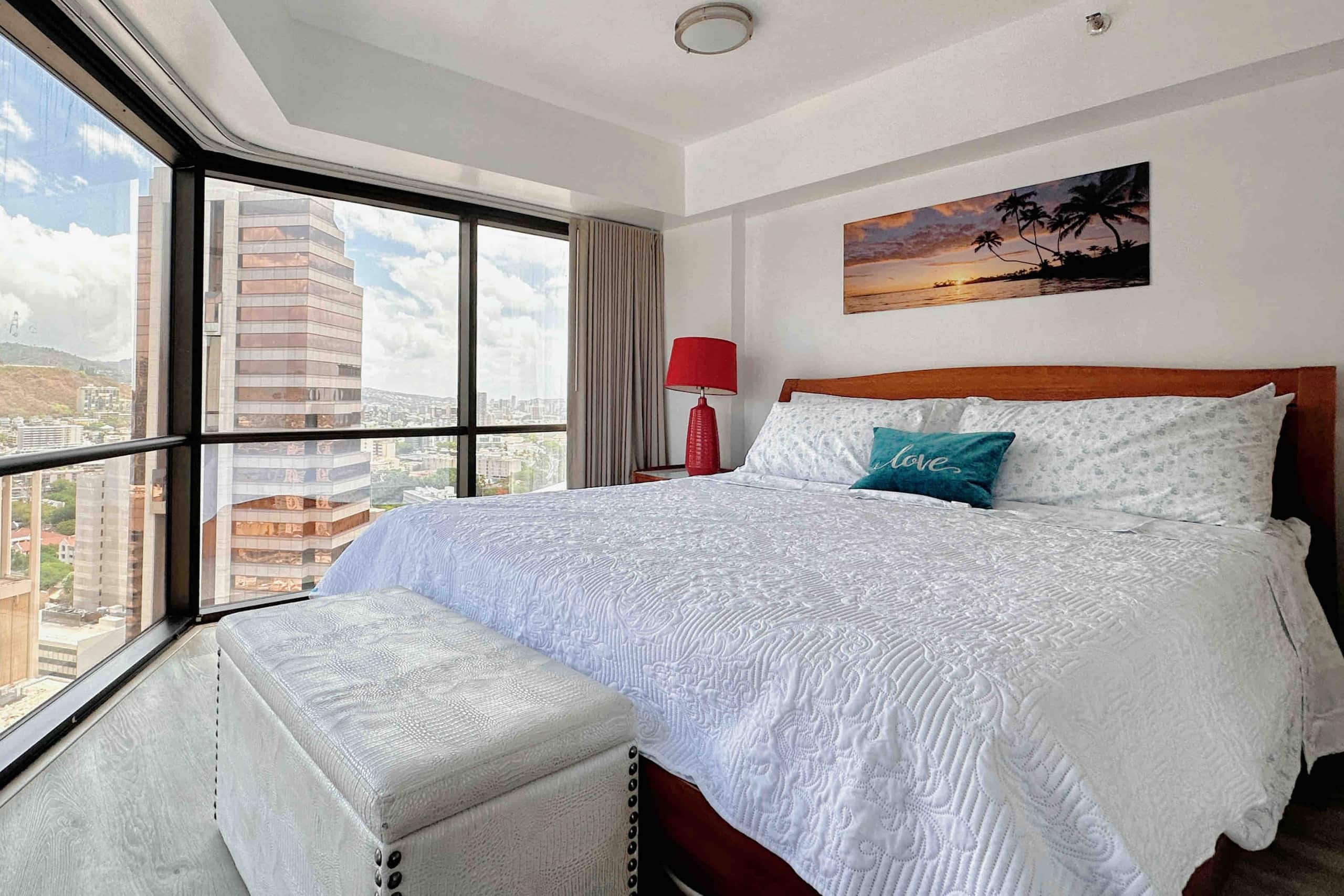 Condo in Honolulu · ★4.88 · 2 bedrooms · 4 beds · 1 private bath - Image 1