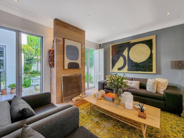 Luxury Villa on Atlantic seaboard gallery image 5