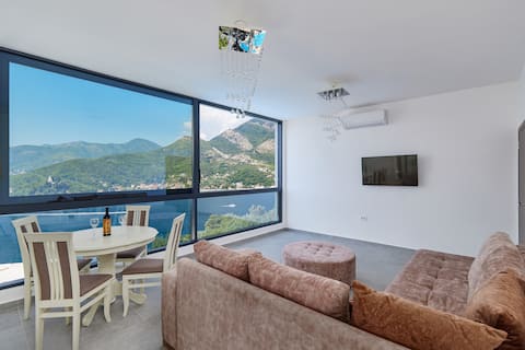 2Br Apartment with Swimming Pool and Sea View