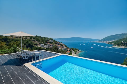 Pool and Postcard Sea View 1 Bedroom Apartment