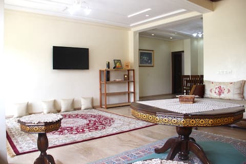 Top performing Airbnb: Large 3 Bedroom Apartment - Great Sunny Location! in Arrondissement De Zouagha مقاطعة زواغة