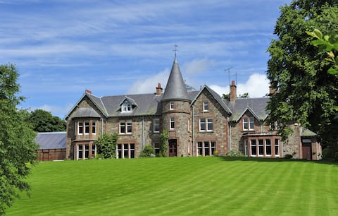 Persie House (up to 24 guests)