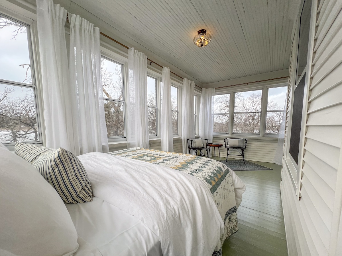 SLEEPING PORCH/ROOM #6 (SEASONAL)