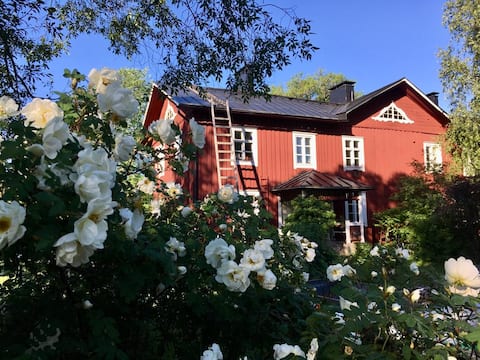 Cozy working-class apartment in the middle of a cultural landscape