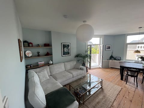 Top performing Airbnb: Corner apartment in Oud-Zuid in Noord Holland