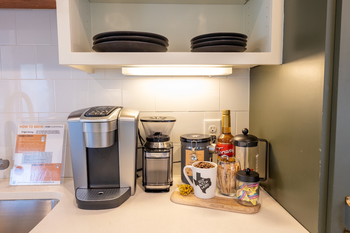 Pet Friendly Stylish & Central Bungalow, Walkable!