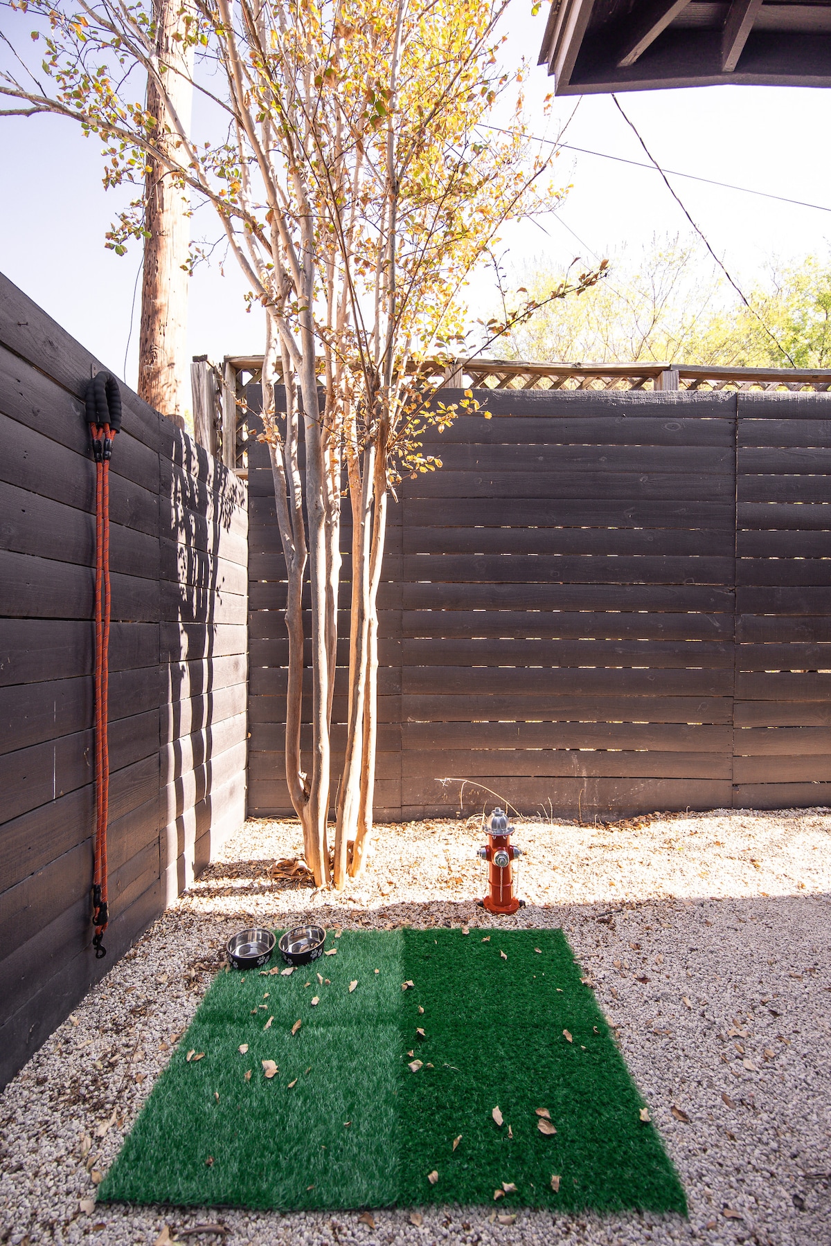 Pet Friendly Stylish & Central Bungalow, Walkable!