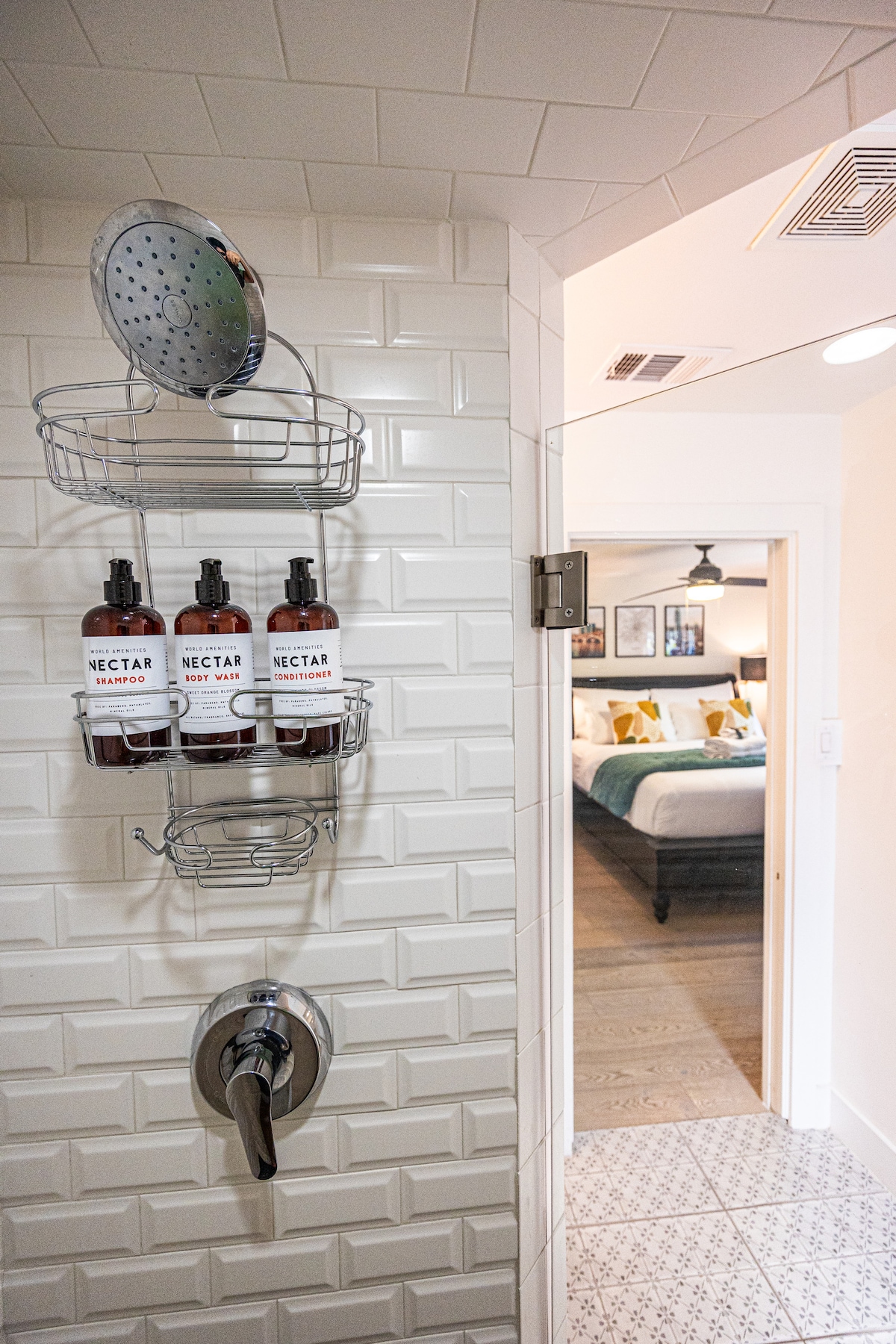Pet Friendly Stylish & Central Bungalow, Walkable!