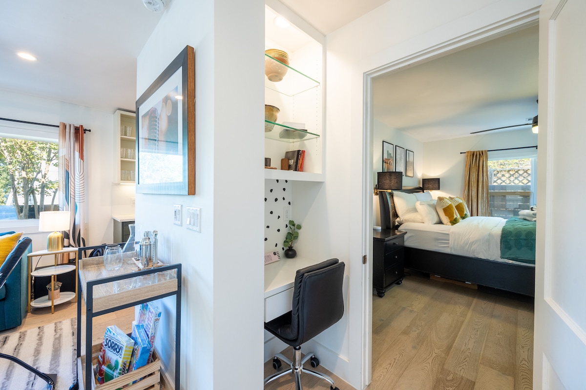 Pet Friendly Stylish & Central Bungalow, Walkable!