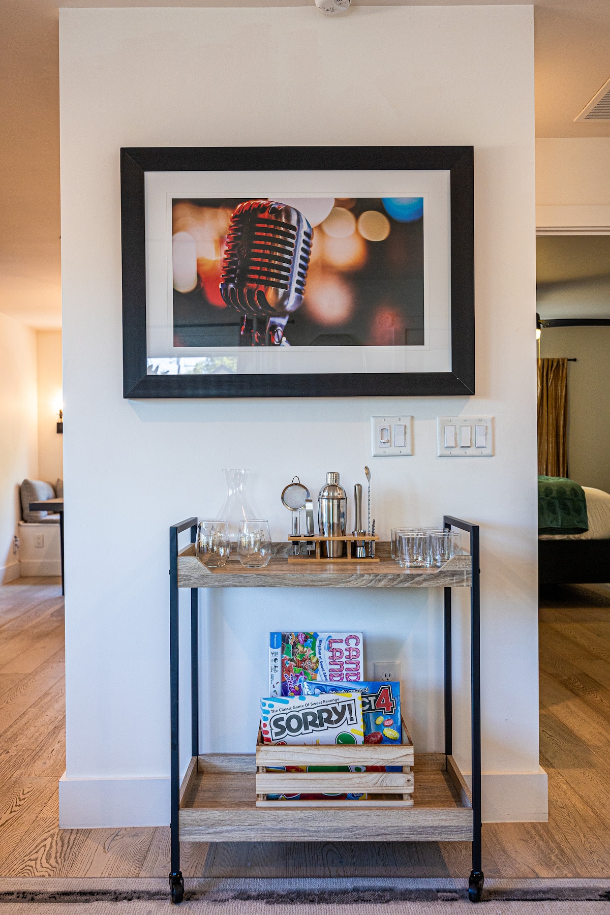 Pet Friendly Stylish & Central Bungalow, Walkable!