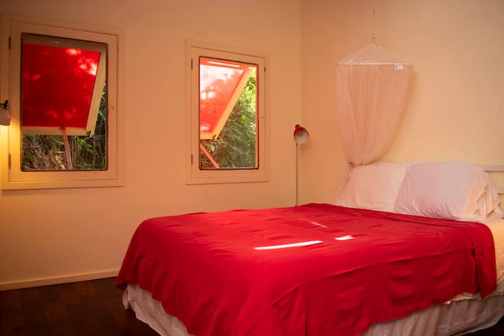 Segundo dormitorio con cama tamaño queen