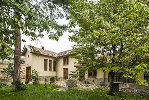 Guest House "Podkovite"