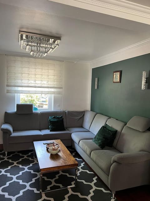 Top Airbnb: Cozy and central to the fair in Mittelfeld