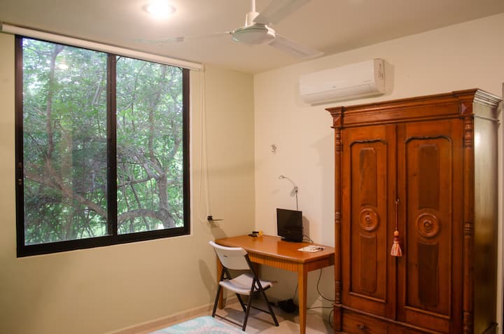 Სამუშაო სივრცე - საძინებელი 3.