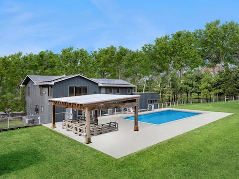 5 bedroom luxe home in Sag Harbor w/ heated pool