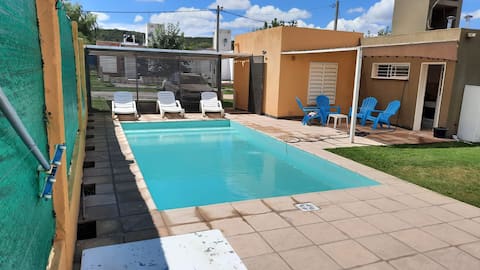 Casa independiente con piscina!