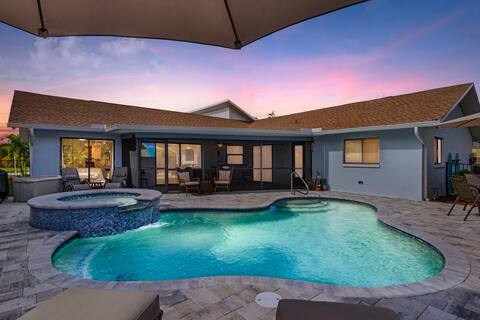 5-Star! Heated Pool & Spa 4BR/3BA Fenced  yard!