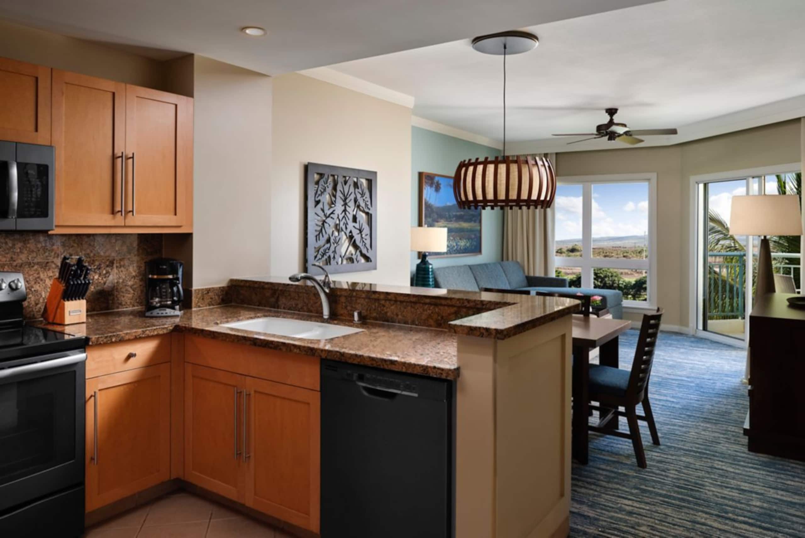 Hotel in Lahaina · ★5.0 · 2 bedrooms · 4 beds · 2 shared baths - Image 11