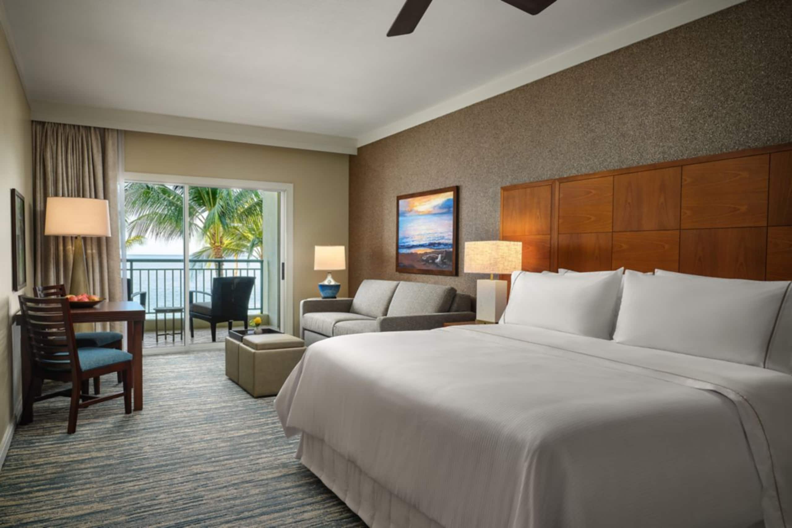 Hotel in Lahaina · ★5.0 · 2 bedrooms · 4 beds · 2 shared baths - Image 6
