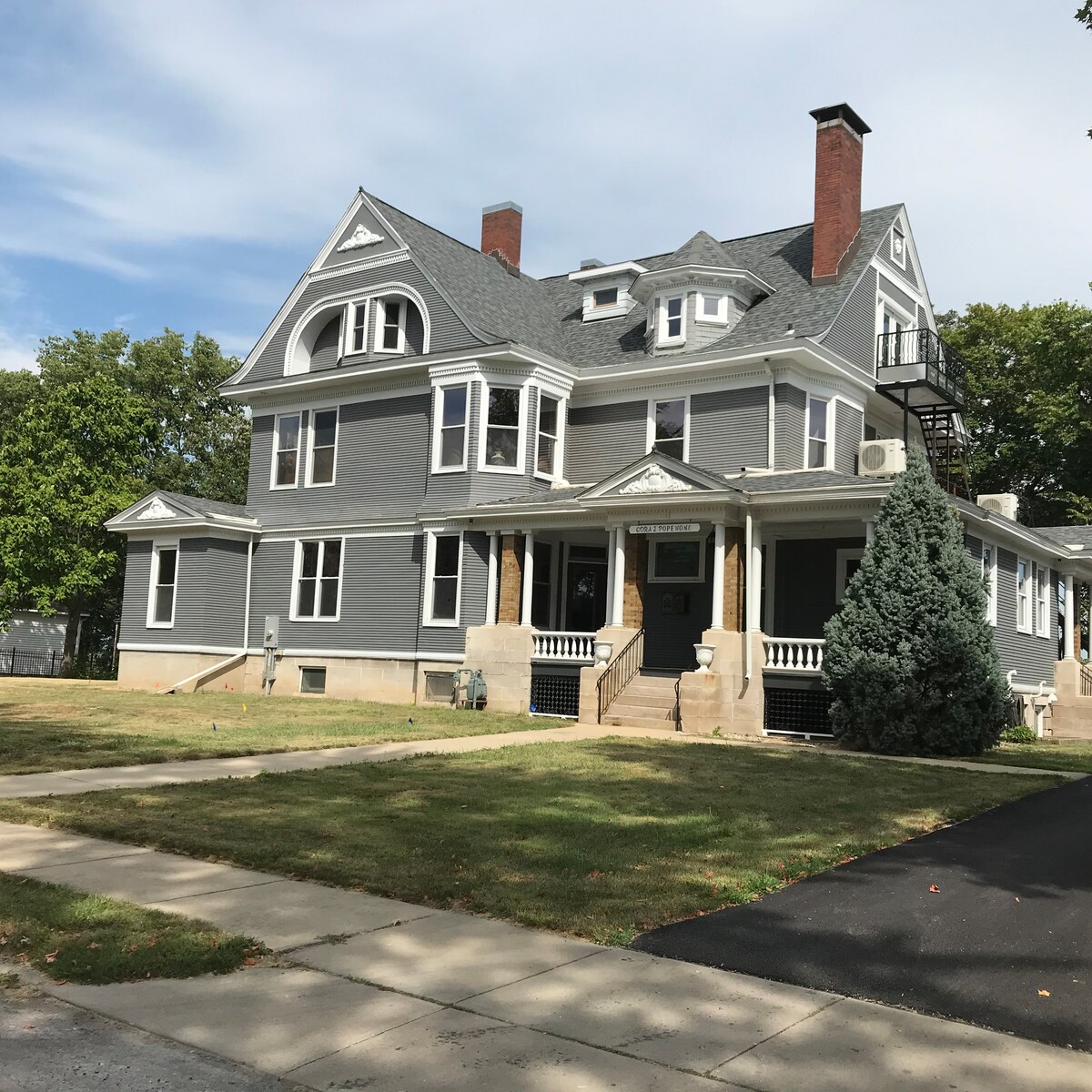 Suite at the historic Cora Pope house Houses for Rent in Ottawa, Illinois, United