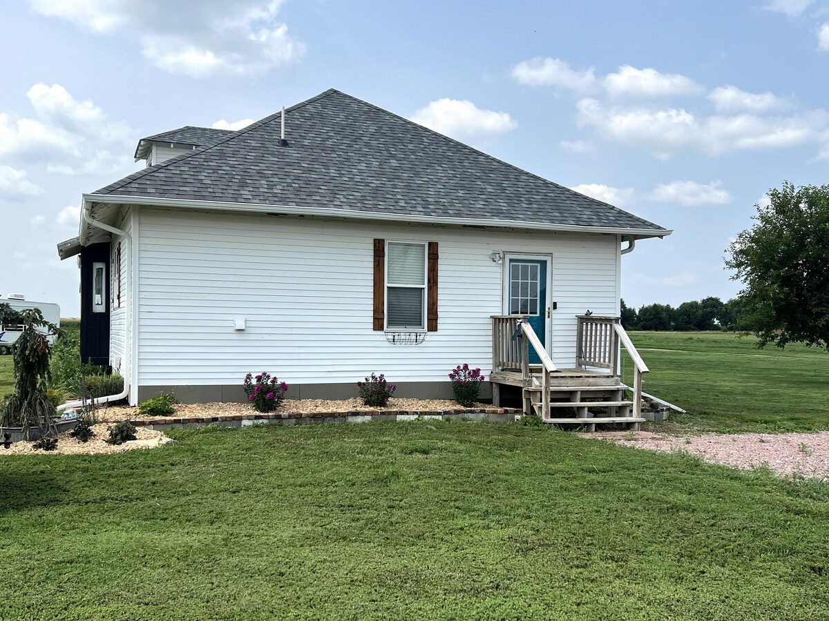Cottage 359th Farm stays for Rent in Miller, South Dakota, United