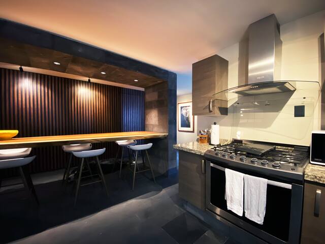 Chic Condesa gem with a terrace! gallery image 4