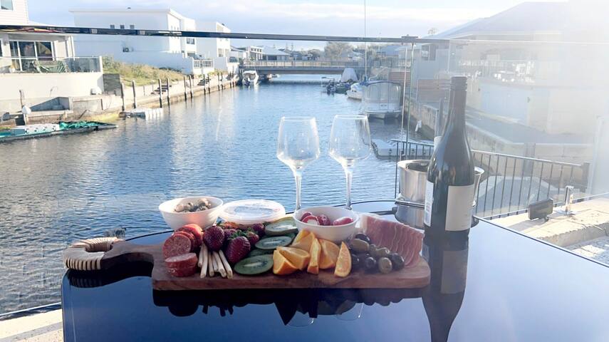 Bluemanna Bliss Canal Stay gallery image 2