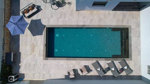 The house in the heart of Canaan-villa with pool and safe room near the old city