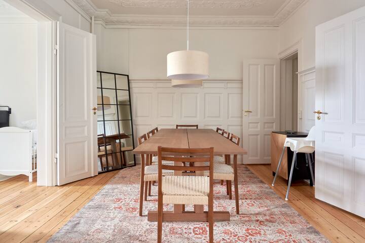 Central 2BR Loft | 6min to Metro & Balcony gallery image 2