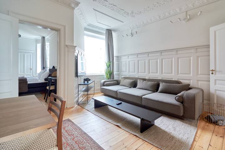 Central 2BR Loft | 6min to Metro & Balcony gallery image 4