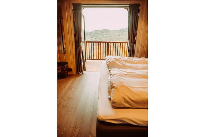 MBR със самостоятелна баня.