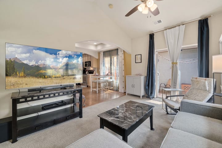 1 Bed 1.5 Bath Townhome W/den In Eastbridge - Aurora, CO