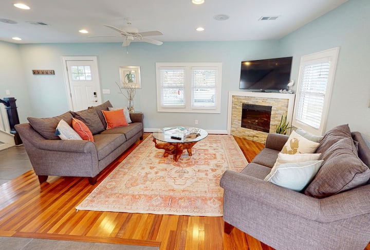 Completely Renovated Cottage In Historic District - Cape Charles, VA