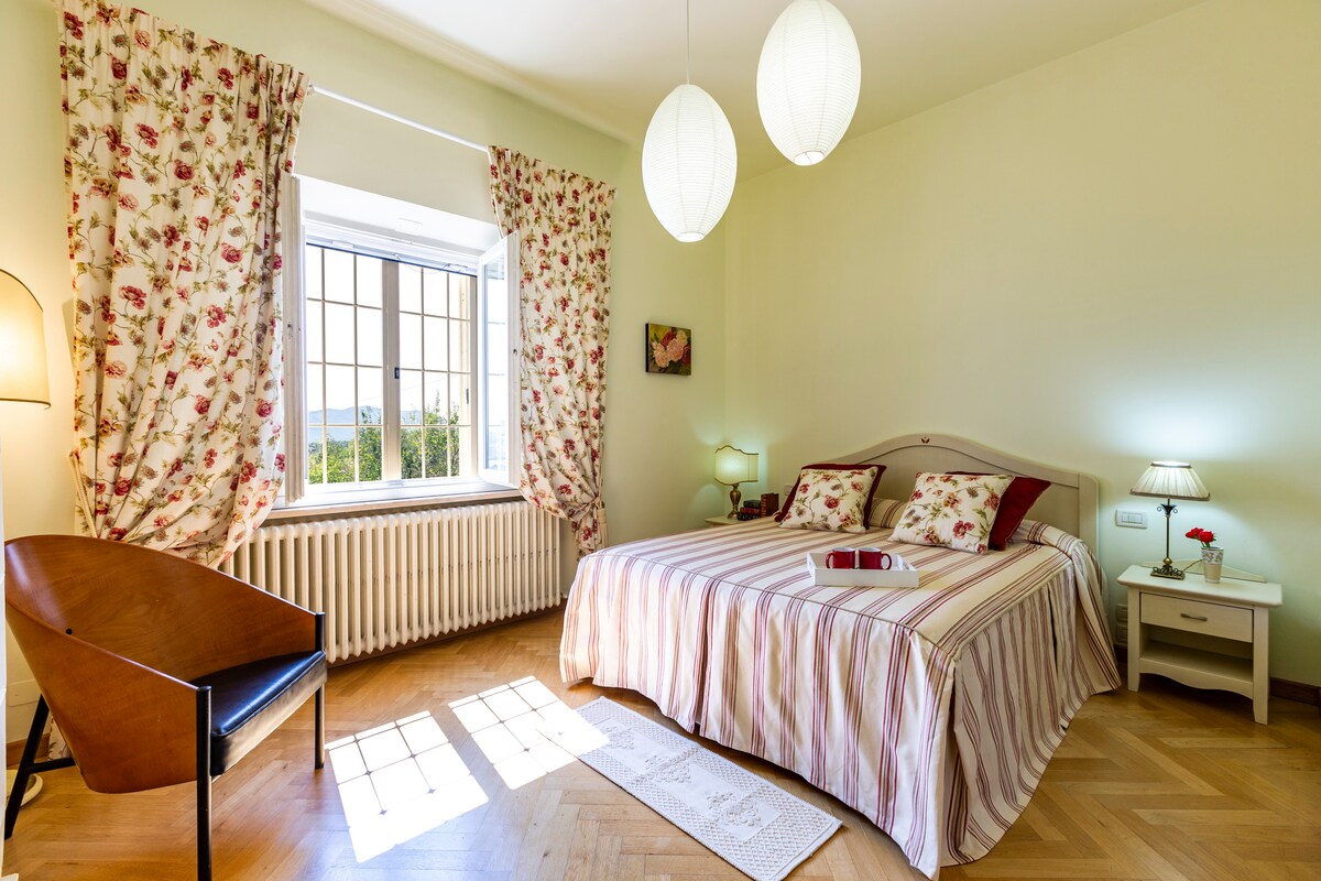 带独立卫生间的第二间卧室 