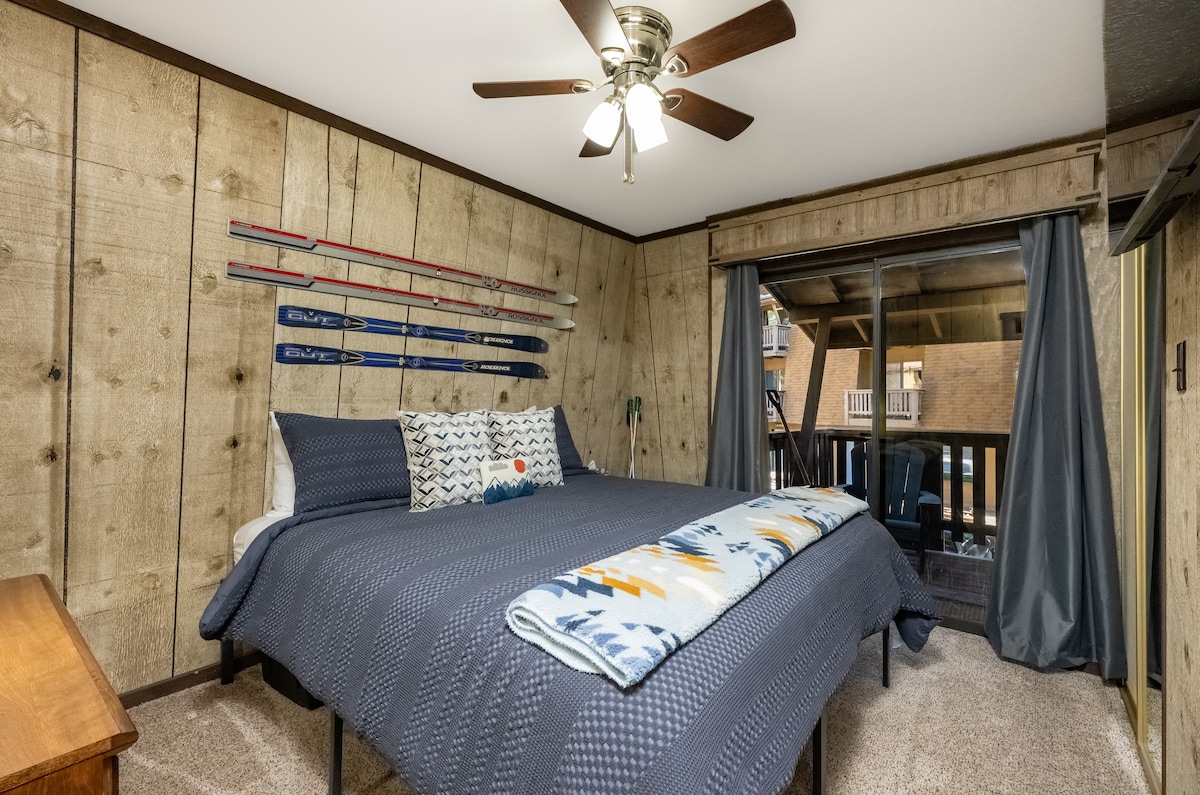 Chumba cha kulala #2 chenye mlango unaoteleza kwenye ukumbi wa nyuma pia