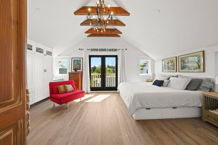 MacKenzie House: Kitsilano Charm gallery image 3