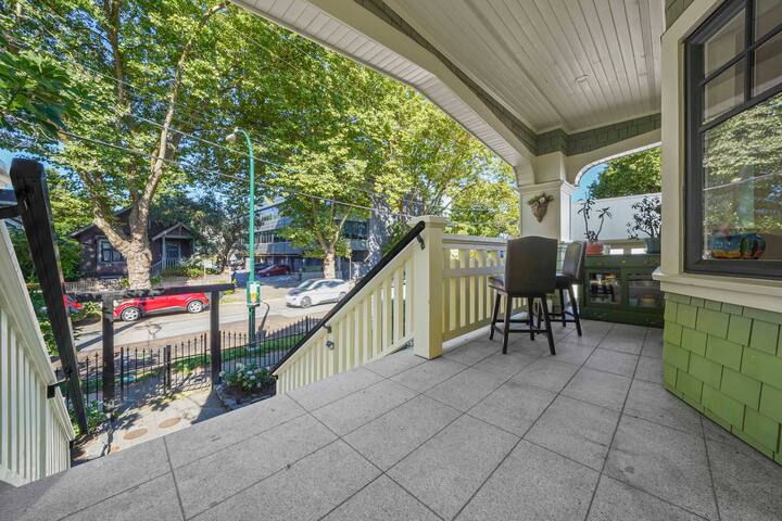 MacKenzie House: Kitsilano Charm gallery image 2