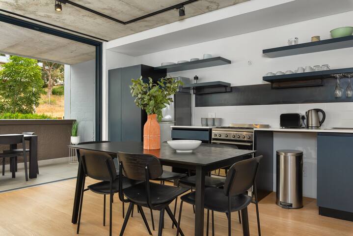 Exclusive 3Bed in the Heart of Bo-Kaap | Netflix gallery image 4