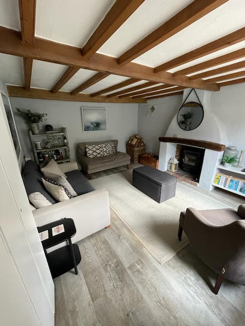 Successful Airbnb property: Cosy two bed cottage very close to Blakeney quay in Blakeney