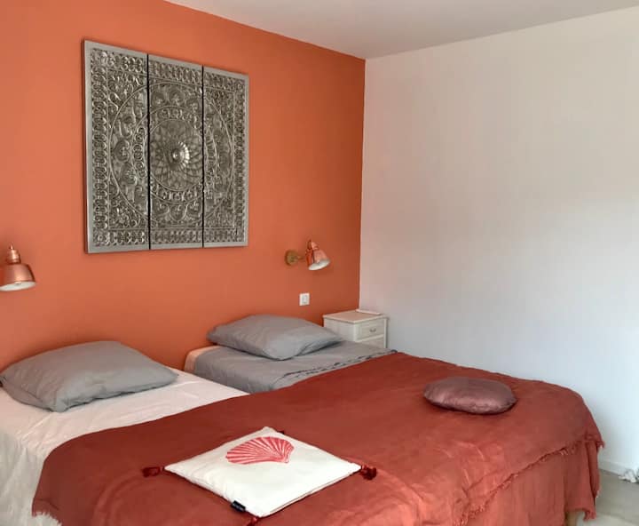 chumba cha kulala 2 vitanda vya mtu mmoja