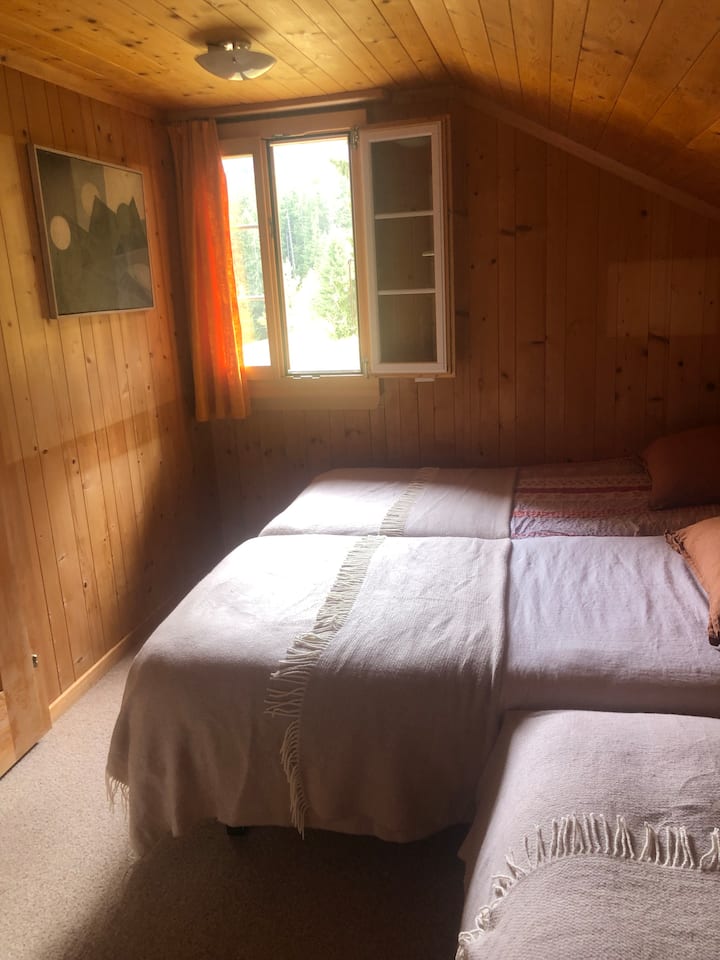 Стая с 3 единични легла